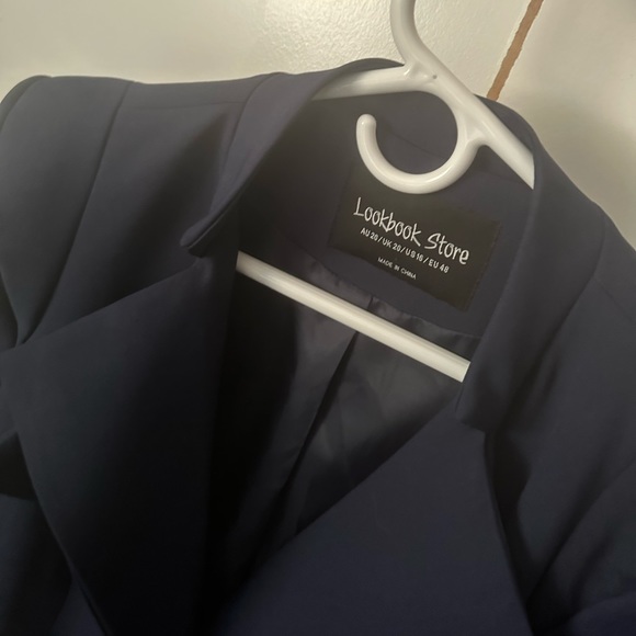 Lookbookstore Double Lapel shoulder pad navy peplum blazer - Picture 4 of 4